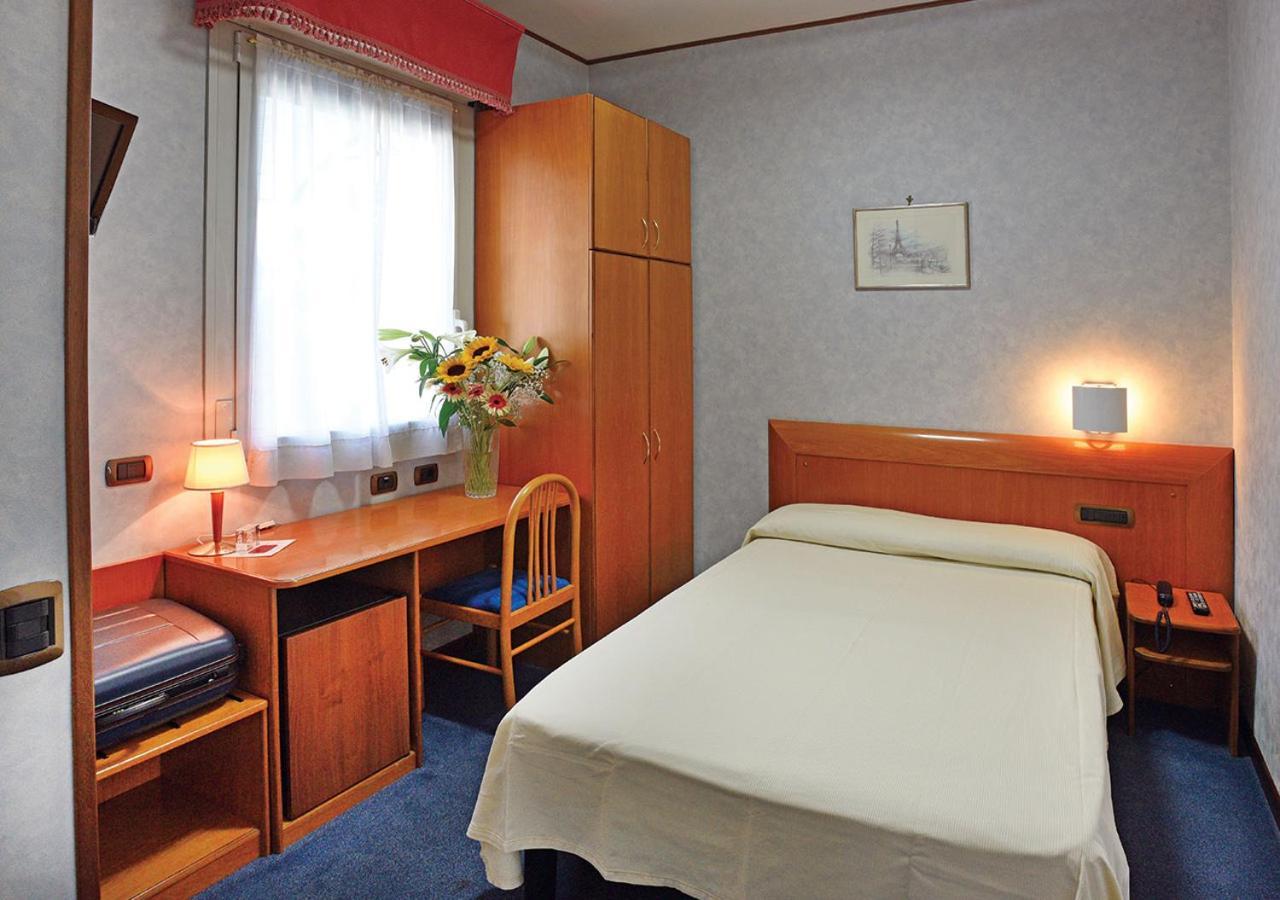 Hotel Autostrada Padua Exteriör bild